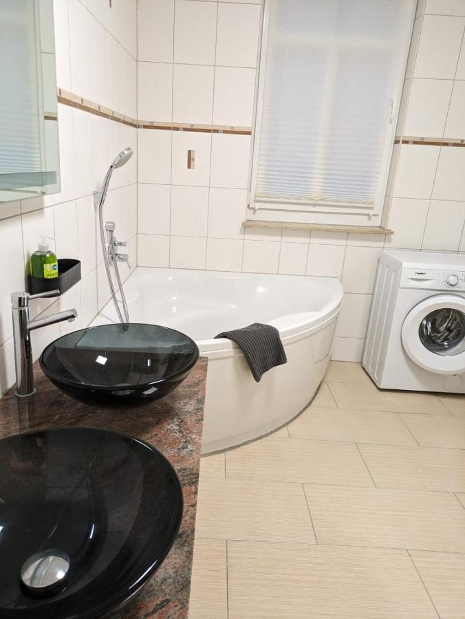 Apartment Humboldt 3 Schlafzimmer,Wifi, Netflix Parken, Terrasse, Klimatisiert, Naehe Zentrum 예나 외부 사진