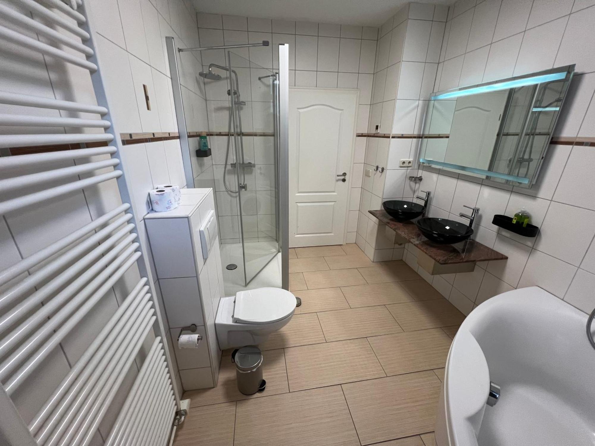 Apartment Humboldt 3 Schlafzimmer,Wifi, Netflix Parken, Terrasse, Klimatisiert, Naehe Zentrum 예나 외부 사진